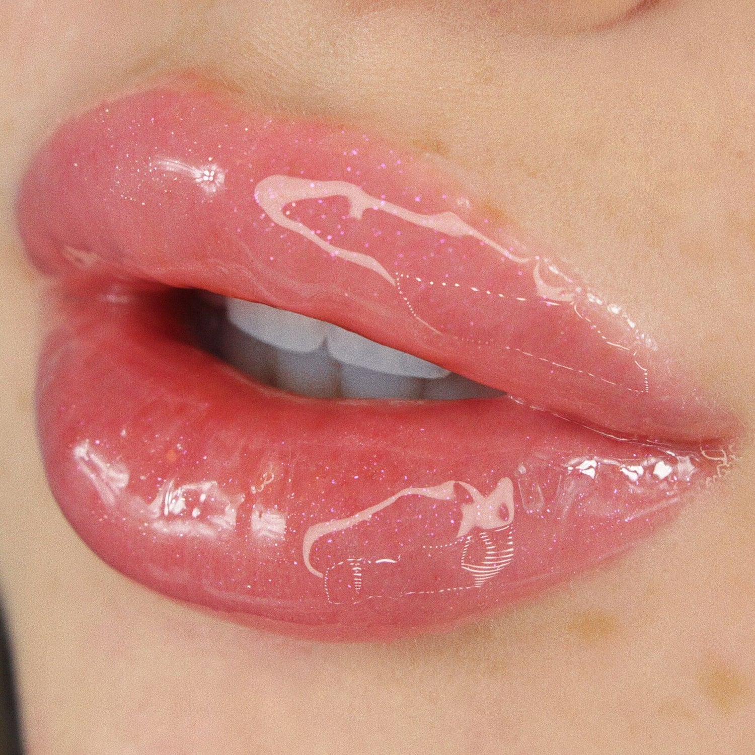 LIP GLOSS